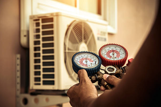 Professional Hvac Repair technician working in Harwood Heights, IL